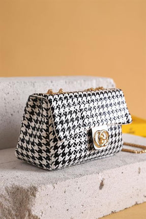 Pera Beyaz Siyah Renkli Bölmeli Askılı Çanta