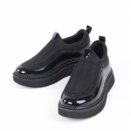 Blenda Siyah Renkli Taşlı Detaylı Yürüyüş Ayakkabısı