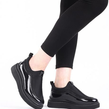 Blenda Siyah Renkli Taşlı Detaylı Yürüyüş Ayakkabısı