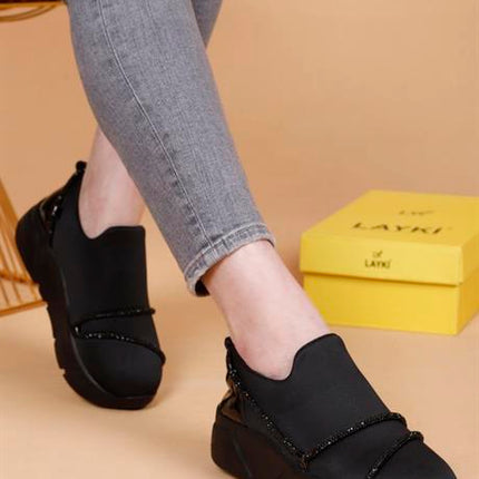 Vallery Siyah Renkli Taşlı Detaylı Kadın Yürüyüş Ayakkabısı