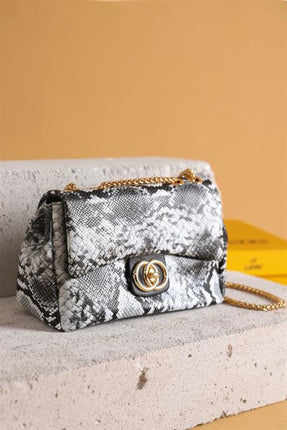 Pera Siyah Renkli Desenli Bölmeli Askılı Çanta