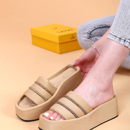 Olga Bej Renkli Yüksek Taban Taşlı Detaylı Lüx Terlik