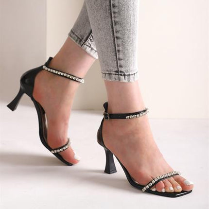 Sirea Siyah Taş Detay Kadın Topuklu Ayakkabı