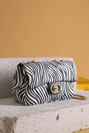 Pera Beyaz Siyah Renkli Zebra Desenli Bölmeli Askılı Çanta