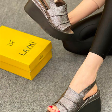 Lala Platin Renkli Arkadan Bilekli Topuğu Açık Kadın Topuklu Ayakkabı