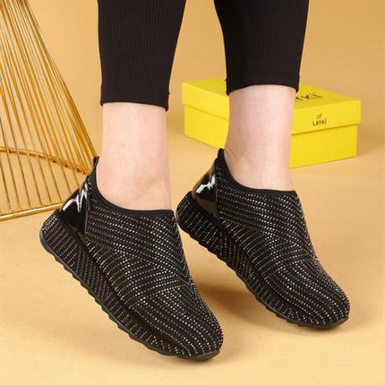 Hela Siyah Renkli Platin Taşlı Kadın Yürüyüş Ayakkabısı