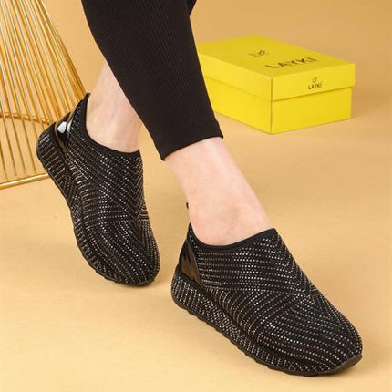 Hela Siyah Renkli Platin Taşlı Kadın Yürüyüş Ayakkabısı