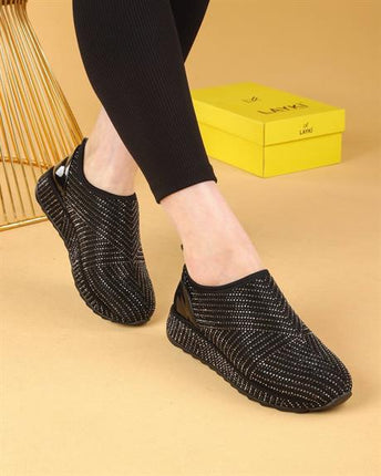 Hela Siyah Renkli Platin Taşlı Kadın Yürüyüş Ayakkabısı