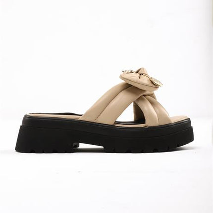 Cesa Bej Renkli Mat Deri Kurdela Detaylı Taşlı Kadın Terlik