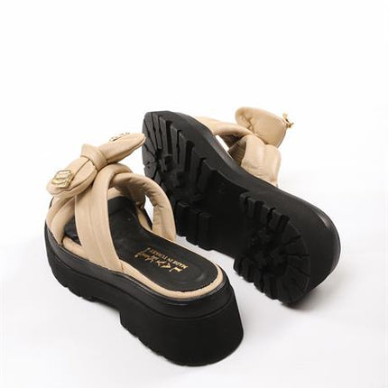 Cesa Bej Renkli Mat Deri Kurdela Detaylı Taşlı Kadın Terlik