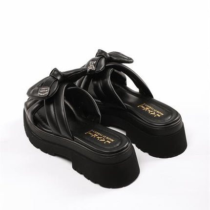 Cesa Siyah Renkli Mat Deri Kurdela Detaylı Taşlı Kadın Terlik