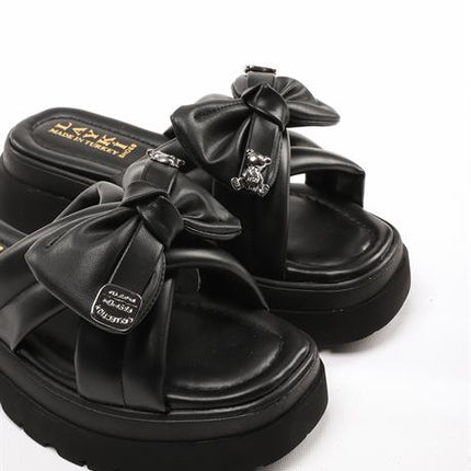 Cesa Siyah Renkli Mat Deri Kurdela Detaylı Taşlı Kadın Terlik