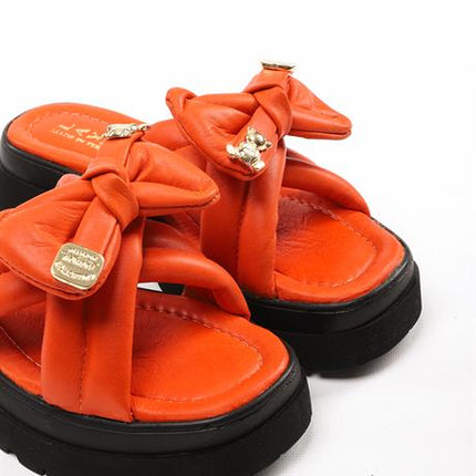 Cesa Turuncu Renkli Kurdela Detaylı Taşlı Mat Deri Kadın Terlik
