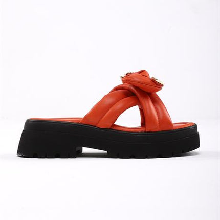 Cesa Turuncu Renkli Kurdela Detaylı Taşlı Mat Deri Kadın Terlik