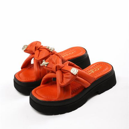 Cesa Turuncu Renkli Kurdela Detaylı Taşlı Mat Deri Kadın Terlik