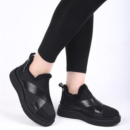 Nesica Tüylü Siyah Renkli Lastikli Paraşüt Yürüyüş Ayakkabısı