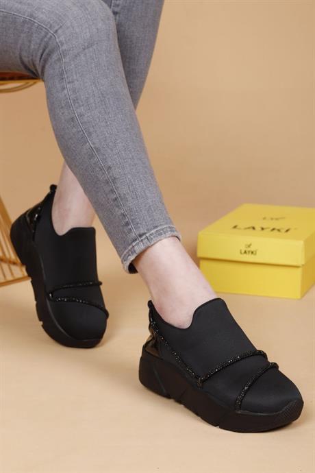 Vallery Siyah Renkli Taşlı Detaylı Kadın Yürüyüş Ayakkabısı