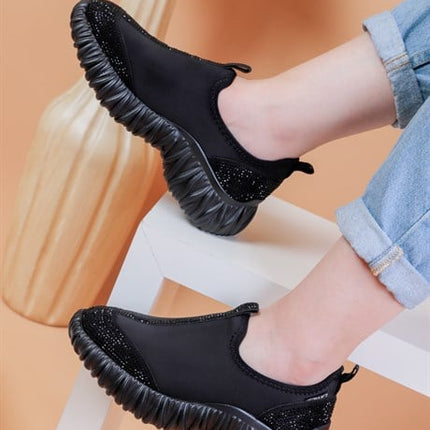 Lucas Siyah Renkli Siyah Parlak Taş Detaylı Lux Kadın Spor Ayakkabı