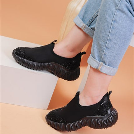 Lucas Siyah Renkli Siyah Parlak Taş Detaylı Lux Kadın Spor Ayakkabı