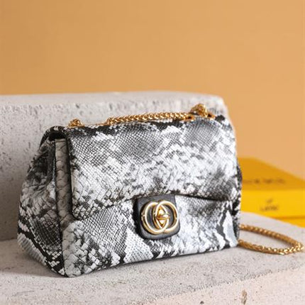 Pera Siyah Renkli Desenli Bölmeli Askılı Çanta