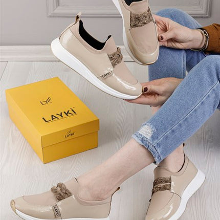 Pastore Bej Renkli Beyaz Tabanlı Önü Parlak Taşlı Kadın Spor Ayakkabı