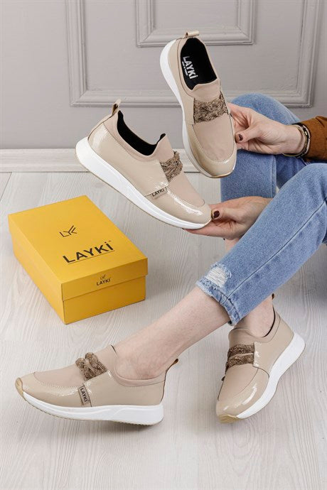 Pastore Bej Renkli Beyaz Tabanlı Önü Parlak Taşlı Kadın Spor Ayakkabı